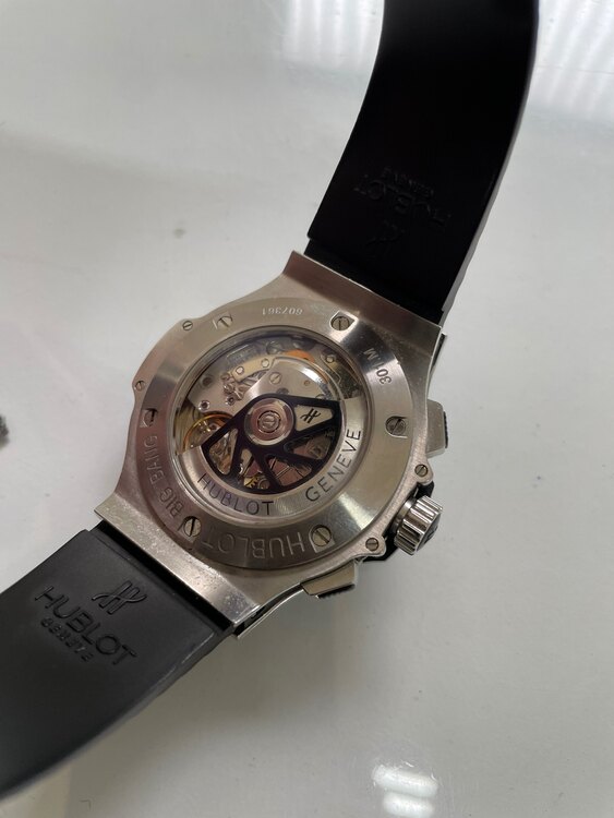 ビッグバン　黒文字盤（高級時計）の商品画像 - 査定依頼日：2025年1月17日 - 最高査定価格：750,000円