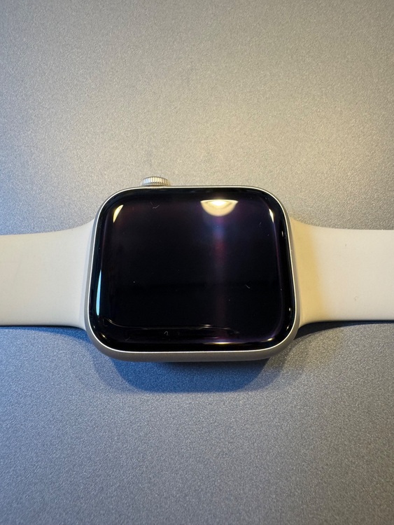 Apple Watch series8 アルミニウム スターライト 45mm（家電）の商品画像 - 査定依頼日：2025年9月30日 - 最高査定価格：10,000円