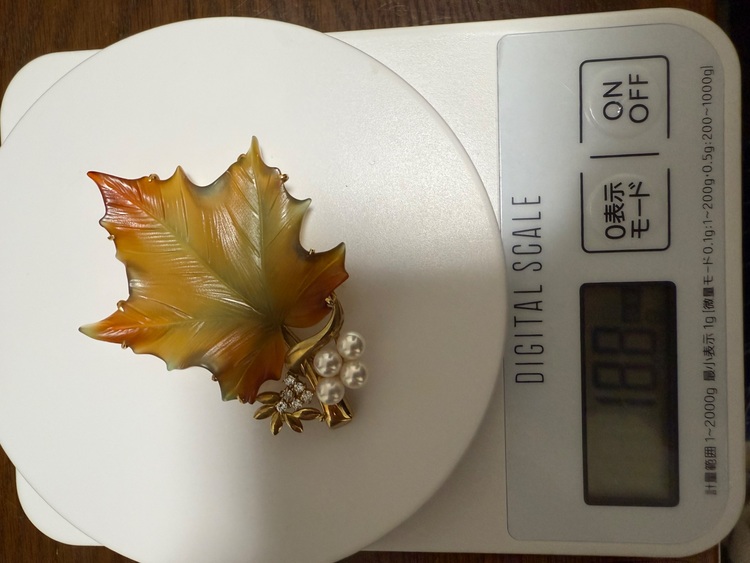 葉っぱモチーフブローチ（金・貴金属）の商品画像 - 査定依頼日：2025年11月14日 - 最高査定価格：130,000円