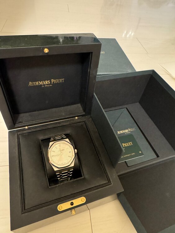 オーデマピゲ ロイヤルオーク （高級時計）の商品画像 - 査定依頼日：2025年1月30日 - 最高査定価格：5,000,000円