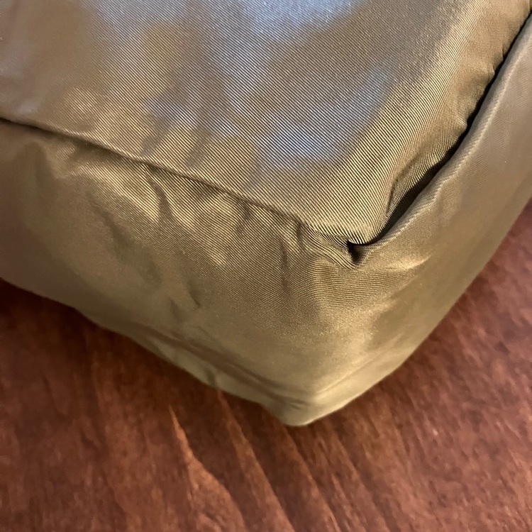 プラダ　手提げカバン　カーキ（ブランドバッグ）の商品画像 - 査定依頼日：2025年11月10日 - 最高査定価格：25,000円