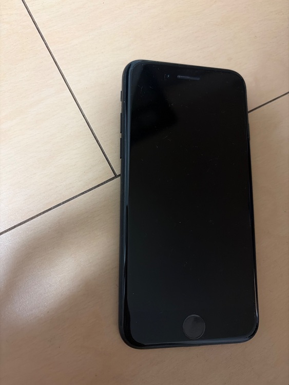 iPhone7（スマホ）の商品画像 - 査定依頼日：2025年11月17日 - 最高査定価格：6,000円