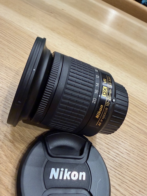 D7100ボディとレンズNikon18-300f3.5-5.6（カメラ）の商品画像 - 査定依頼日：2026年8月16日 - 最高査定価格：60,000円
