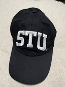 Stussy Mid-Depth Stu Arch Strapback (Cap)Black（古着・ファッション）の商品画像 - 査定依頼日：2026年8月27日 - 最高査定価格：2,000円