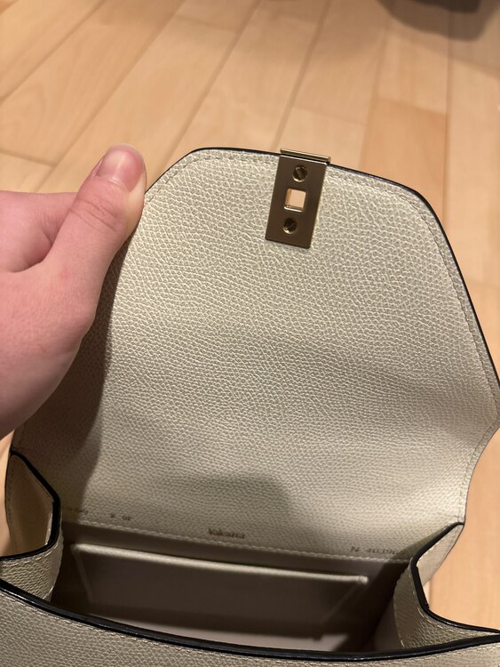 ヴァレクストラ  （ブランドバッグ）の商品画像 - 査定依頼日：2025年2月26日 - 最高査定価格：200,000円