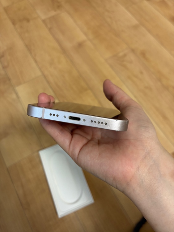 iPhone 13 256GB Softbank（スマホ）の商品画像 - 査定依頼日：2026年2月18日 - 最高査定価格：32,000円