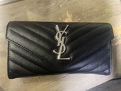 イブサンローラン  （ブランドバッグ）の商品画像 - 査定依頼日：2025年9月26日 - 最高査定価格：30,000円