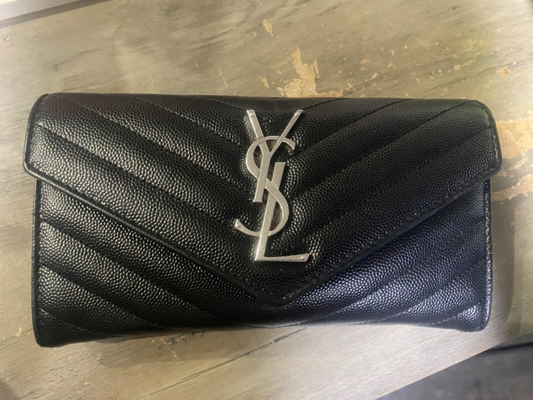 イブサンローラン  （ブランドバッグ）の商品画像 - 査定依頼日：2025年9月26日 - 最高査定価格：30,000円