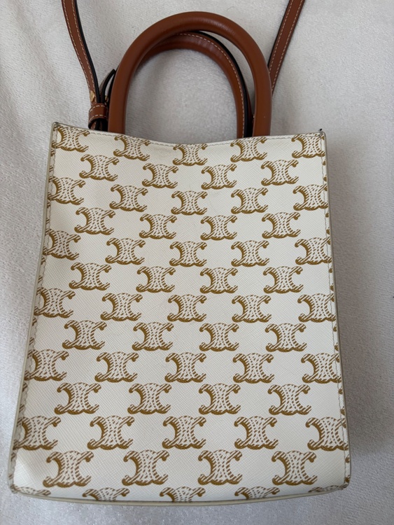 セリーヌ　ミニバーティカルカバ　2way ショルダーバッグ　ホワイト（ブランドバッグ）の商品画像 - 査定依頼日：2026年3月21日 - 最高査定価格：100,000円