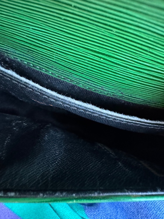 ショルダー（ブランドバッグ）の商品画像 - 査定依頼日：2025年12月6日 - 最高査定価格：23,000円