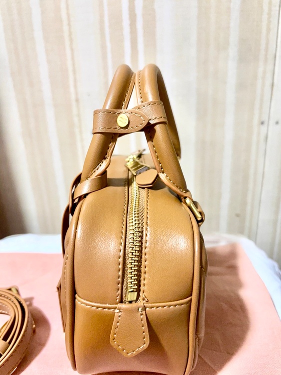 ミュウミュウ　アルカディマテラッセバッグ　（ブランドバッグ）の商品画像 - 査定依頼日：2025年12月17日 - 最高査定価格：160,000円