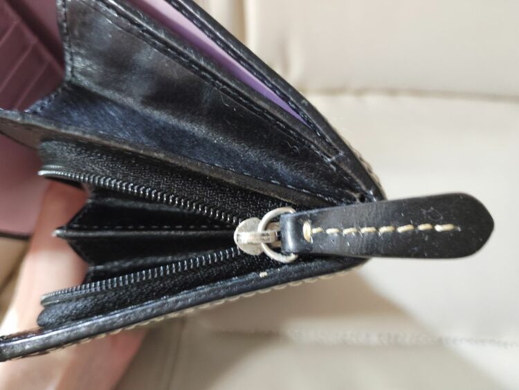 コーチ二つ折り財布（ブランド財布・小物）の商品画像 - 査定依頼日：2025年9月4日 - 最高査定価格：3,000円