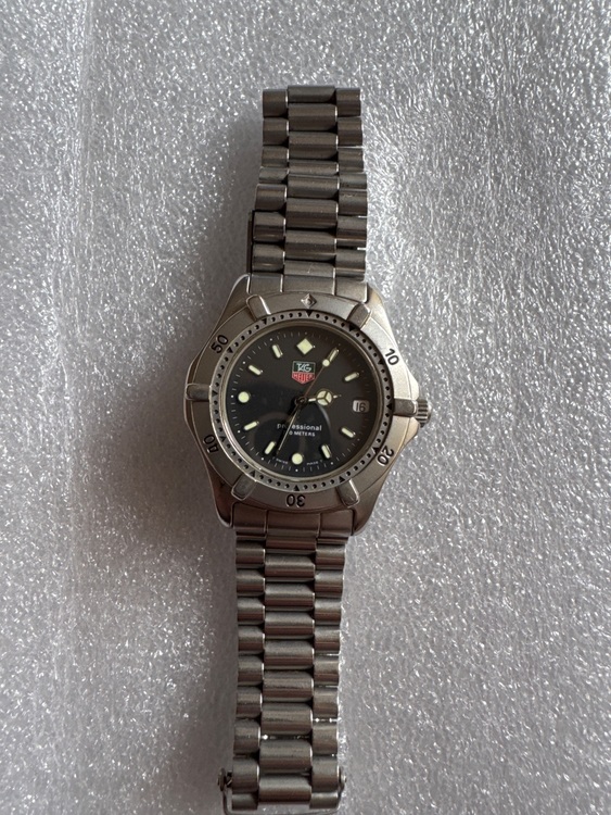 プロフェッショナル200m WE1210-R（高級時計）の商品画像 - 査定依頼日：2025年11月10日 - 最高査定価格：35,000円