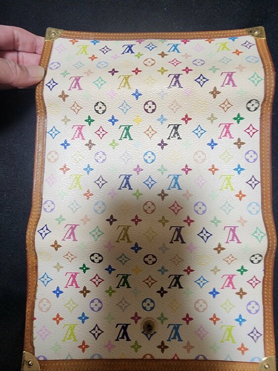 Louis Vuitton マルチカラーモノグラム 長財布（ブランド財布・小物）の商品画像 - 査定依頼日：2026年1月21日 - 最高査定価格：10,000円