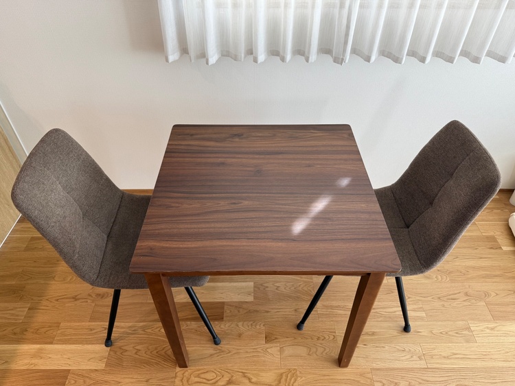 ダイニングテーブル（家具・寝具）の商品画像 - 査定依頼日：2025年12月14日 - 最高査定価格：3,000円