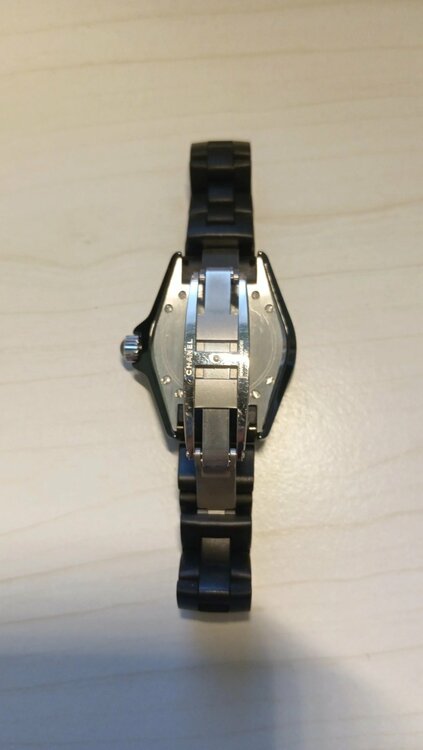 CHANEL H0681 J12 黒セラミック（高級時計）の商品画像 - 査定依頼日：2026年4月22日 - 最高査定価格：180,000円