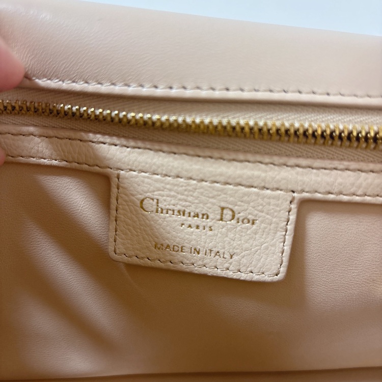 DIOR CARO ミディアム バッグ（ブランドバッグ）の商品画像 - 査定依頼日：2025年6月17日 - 最高査定価格：200,000円