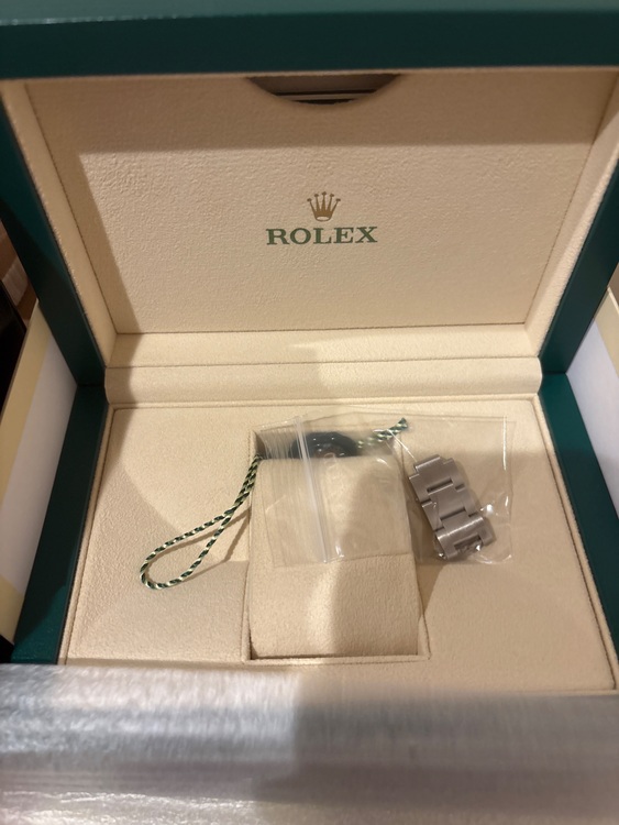 ロレックス サブマリーナー 126610Lv（高級時計）の商品画像 - 査定依頼日：2025年9月26日 - 最高査定価格：2,200,000円