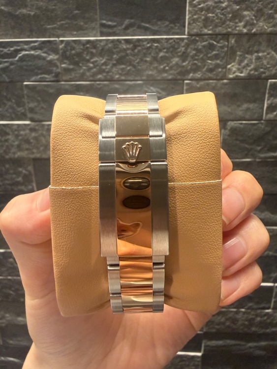 ヨットマスター 40チョコレート（高級時計）の商品画像 - 査定依頼日：2026年2月25日 - 最高査定価格：2,700,000円