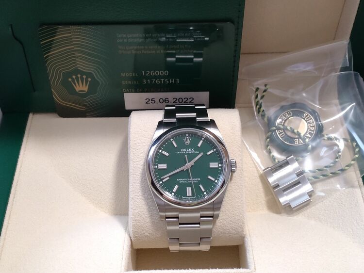 ロレックス パーペチュアル 126000（高級時計）の商品画像 - 査定依頼日：2025年7月6日 - 最高査定価格：1,250,000円