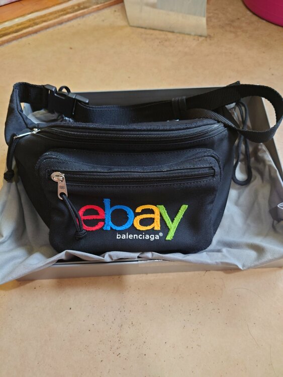Explorer　ベルトバッグ ebay（ブランドバッグ）の商品画像 - 査定依頼日：2026年8月13日 - 最高査定価格：30,000円