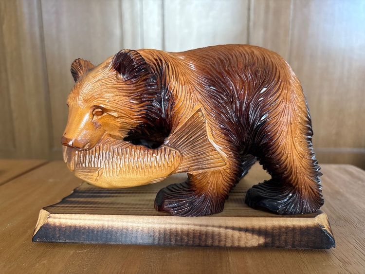 木彫り熊（美術品・骨董品）の商品画像 - 査定依頼日：2026年3月26日 - 最高査定価格：2,000円