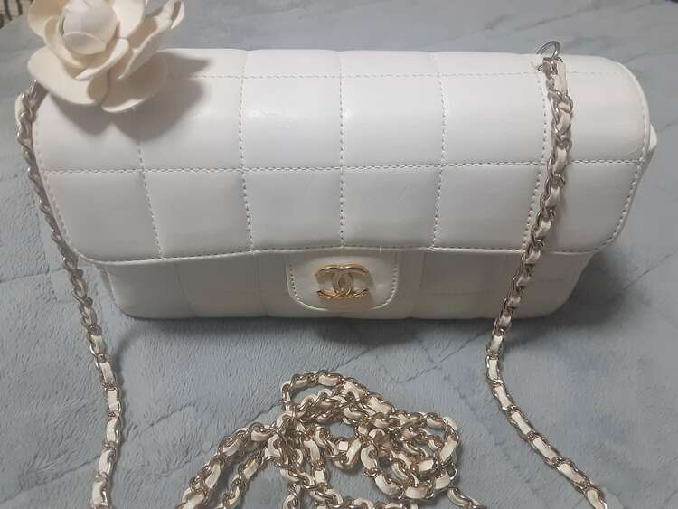 チョコバーショルダーバッグ（ブランドバッグ）の商品画像 - 査定依頼日：2025年2月13日 - 最高査定価格：220,000円