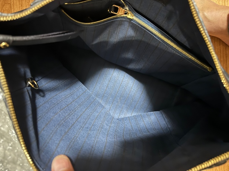 モノグラム・アンプラント ルミニューズPM アンフィニ（ブランドバッグ）の商品画像 - 査定依頼日：2026年9月19日 - 最高査定価格：100,000円
