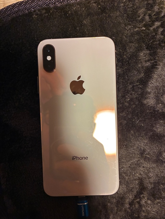 iPhone iPhoneXS 256GB docomo（スマホ）の商品画像 - 査定依頼日：2026年9月30日 - 最高査定価格：17,000円