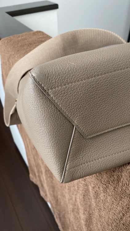 サングルバケット スモールショルダー（ブランドバッグ）の商品画像 - 査定依頼日：2022年7月9日 - 最高査定価格：120,000円