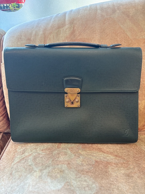 ブリーフケース（ブランドバッグ）の商品画像 - 査定依頼日：2026年1月23日 - 最高査定価格：30,000円