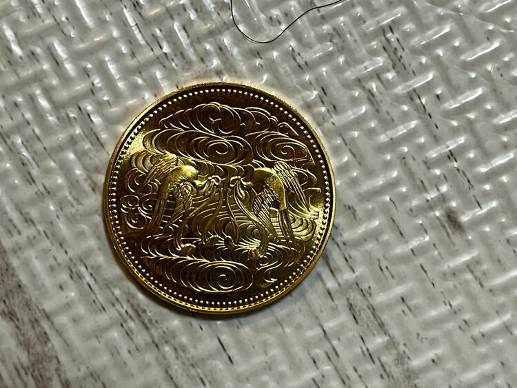 昭和６１年天皇陛下御在位６０年記念　１万円金貨（金・貴金属）の商品画像 - 査定依頼日：2026年8月23日 - 最高査定価格：460,000円