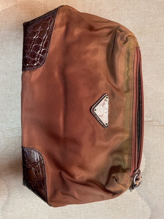 ポーチ（ブランドバッグ）の商品画像 - 査定依頼日：2026年1月18日 - 最高査定価格：3,000円