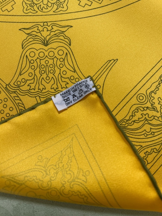 スカーフ（古着・ファッション）の商品画像 - 査定依頼日：2025年8月15日 - 最高査定価格：12,000円