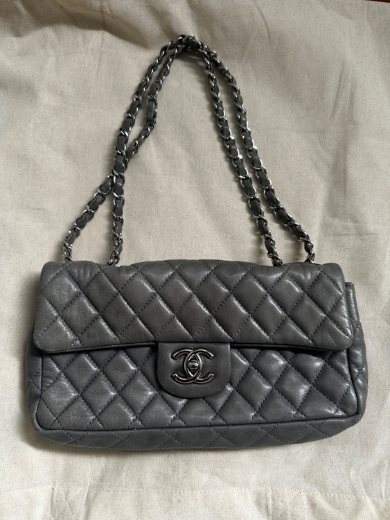 25cm　チェーンバック　グレー（ブランドバッグ）の商品画像 - 査定依頼日：2026年2月16日 - 最高査定価格：250,000円