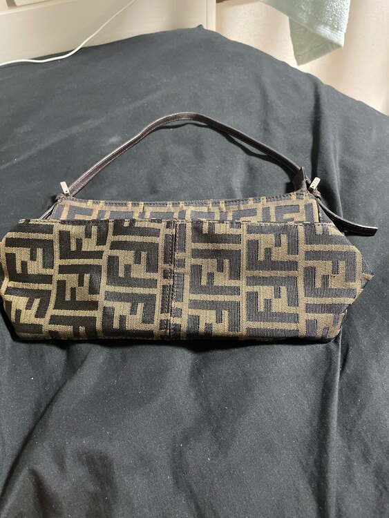 わからない（ブランドバッグ）の商品画像 - 査定依頼日：2024年12月9日 - 最高査定価格：20,000円