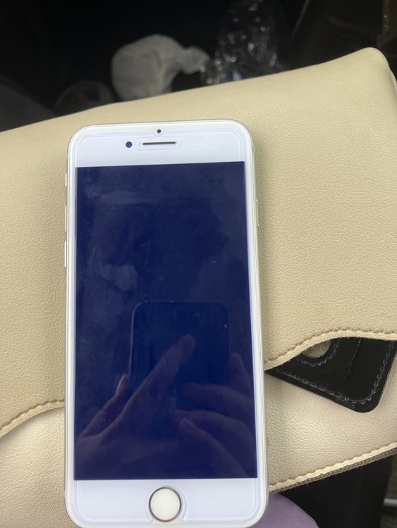 iPhone iPhone8 64GB au（スマホ）の商品画像 - 査定依頼日：2026年6月16日 - 最高査定価格：3,600円