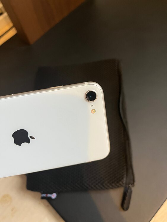 iPhone SE (第 3 世代) 128GB SIMフリー（スマホ）の商品画像 - 査定依頼日：2025年4月13日 - 最高査定価格：24,000円