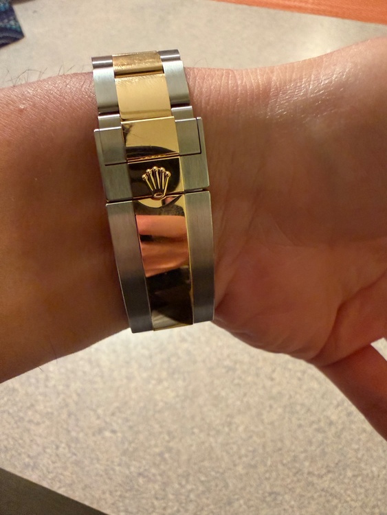 サブマリーナー デイト オイスター、41 mm、オイスタースチール＆イエローゴールド（高級時計）の商品画像 - 査定依頼日：2026年7月30日 - 最高査定価格：2,860,000円