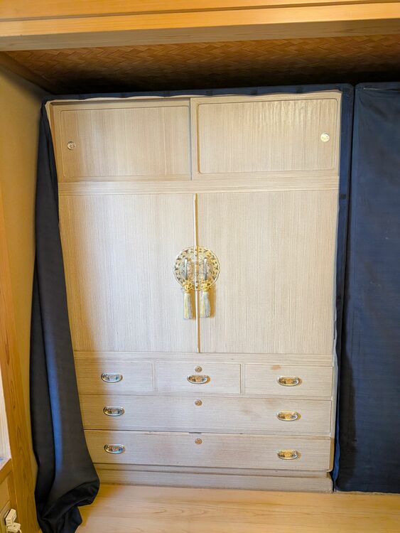 桐箪笥（家具・寝具）の商品画像 - 査定依頼日：2025年11月3日 - 最高査定価格：4,000円