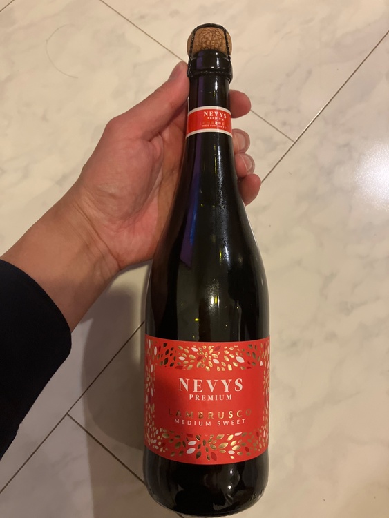 NEVYS PREMIUM エミリアIGTランブルスコミディアムスイート（お酒）の商品画像 - 査定依頼日：2026年1月16日 - 最高査定価格：100円