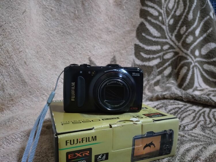 FINEPIX F550 EXR（カメラ）の商品画像 - 査定依頼日：2025年10月21日 - 最高査定価格：3,300円