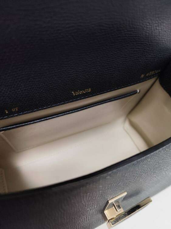 ヴァレクストラ  （ブランドバッグ）の商品画像 - 査定依頼日：2025年4月15日 - 最高査定価格：150,000円