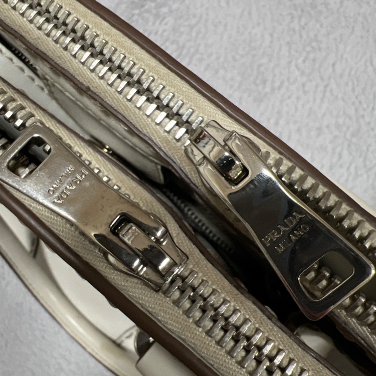 プラダ  （ブランドバッグ）の商品画像 - 査定依頼日：2026年3月30日 - 最高査定価格：50,000円