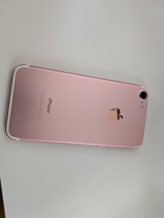 iPhone7 128GB SIMフリー（スマホ）の商品画像 - 査定依頼日：2026年3月9日 - 最高査定価格：2,500円