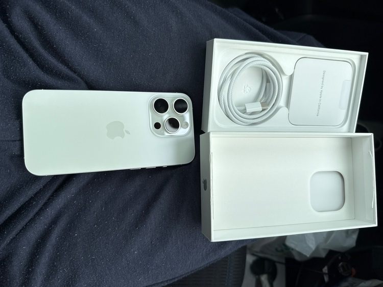 iPhone 15 Pro 512GB Softbank（スマホ）の商品画像 - 査定依頼日：2025年10月3日 - 最高査定価格：120,000円