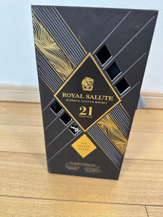 ロイヤルサルート21年ピーテッドブレンド（お酒）の商品画像 - 査定依頼日：2025年5月9日 - 最高査定価格：8,000円