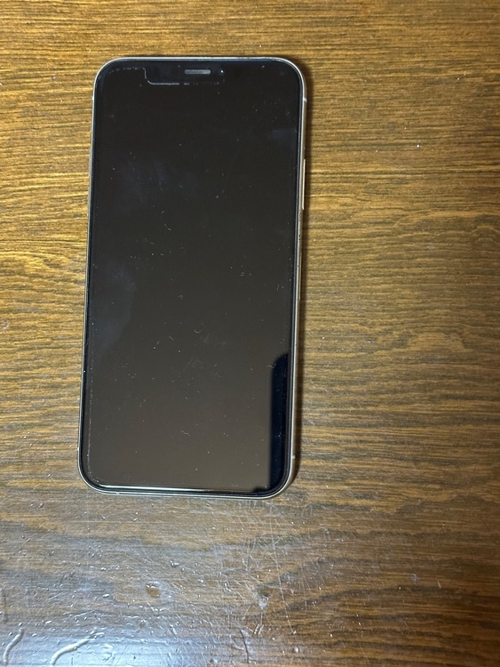 iPhoneXS 64GB au（スマホ）の商品画像 - 査定依頼日：2026年4月10日 - 最高査定価格：6,000円