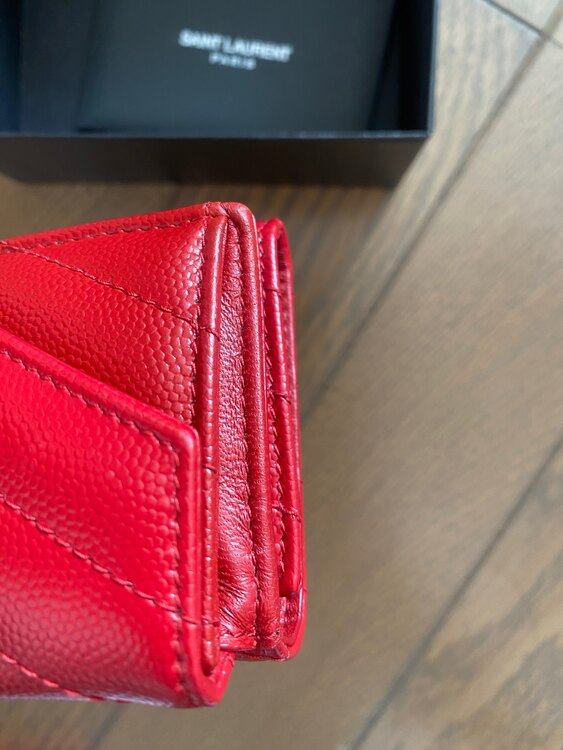 サンローラン　三つ折り財布（ブランド財布・小物）の商品画像 - 査定依頼日：2025年2月2日 - 最高査定価格：13,000円