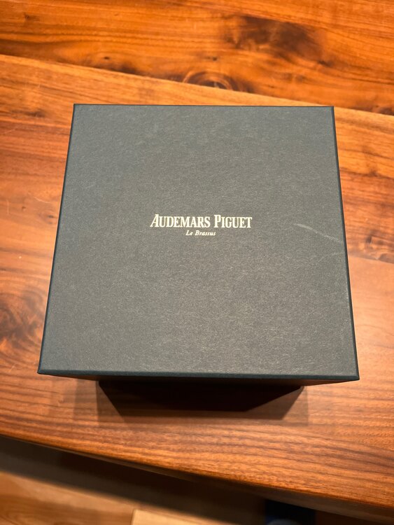 オーデマピゲ ロイヤルオークオフショア 15720ST.00.A027CA.0（高級時計）の商品画像 - 査定依頼日：2024年12月15日 - 最高査定価格：3,400,000円